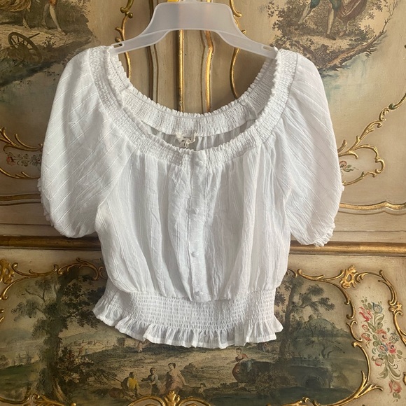 Chic White Smocked Women's Top - Picture 1 of 5
